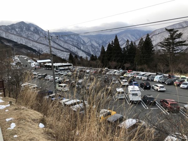 三峯神社 白い氣守 駐車場